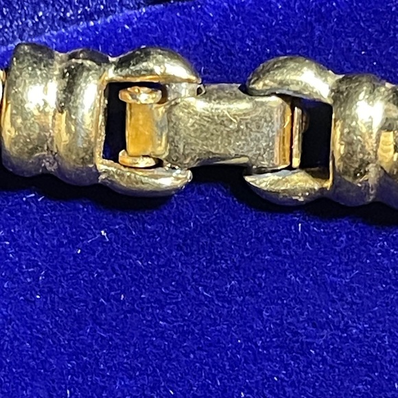 Givenchy Elegant Gold Necklace with Rhinestone Accents - Picture 4 of 6